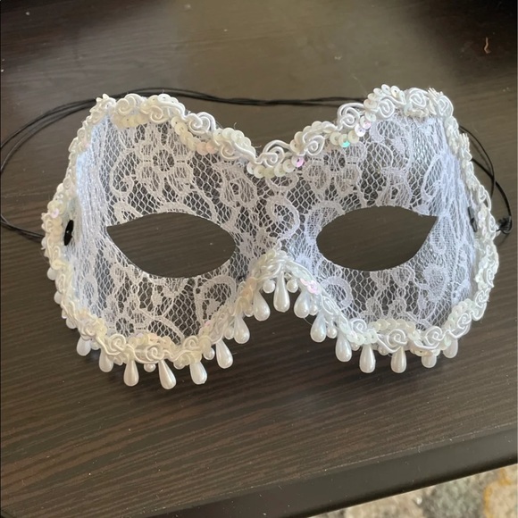 White Lace Masquerade Mask - Picture 1 of 3